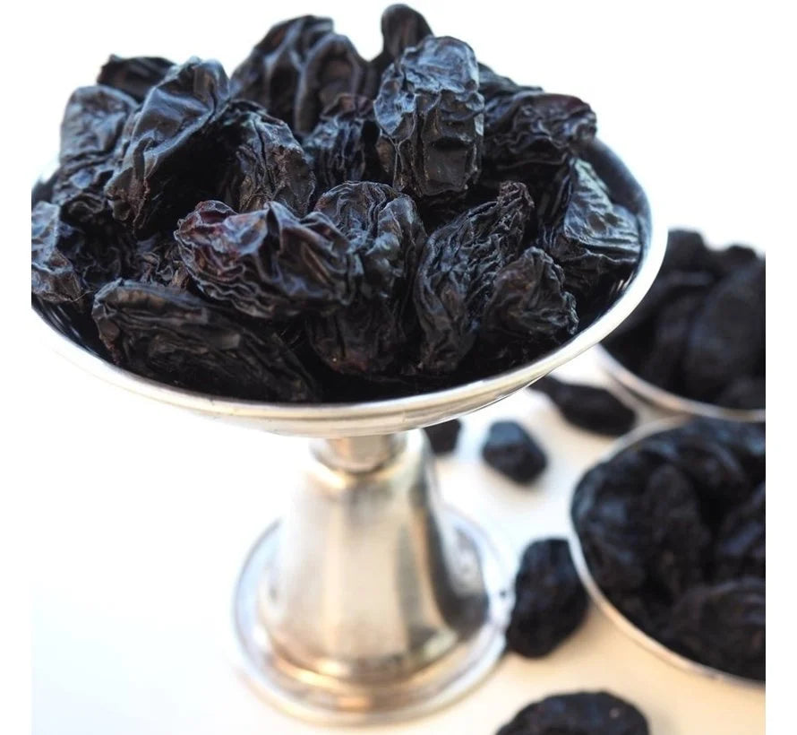 Schwarze Trauben mit Kernen